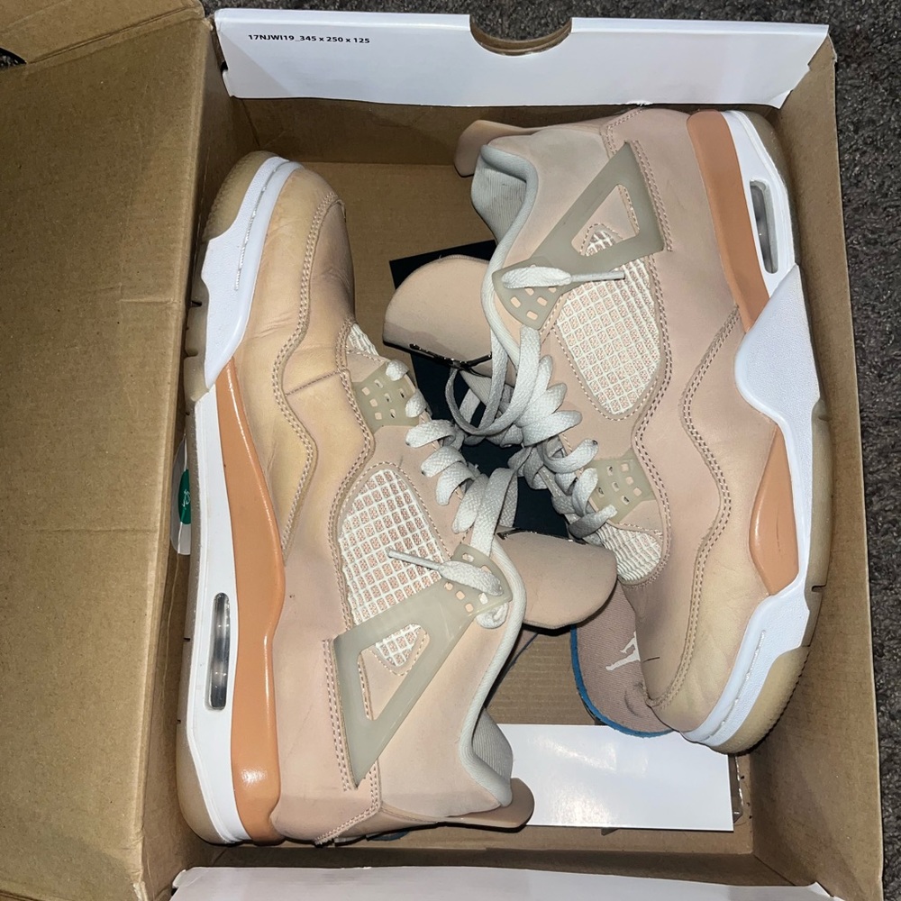 Jordan 4 shimmers